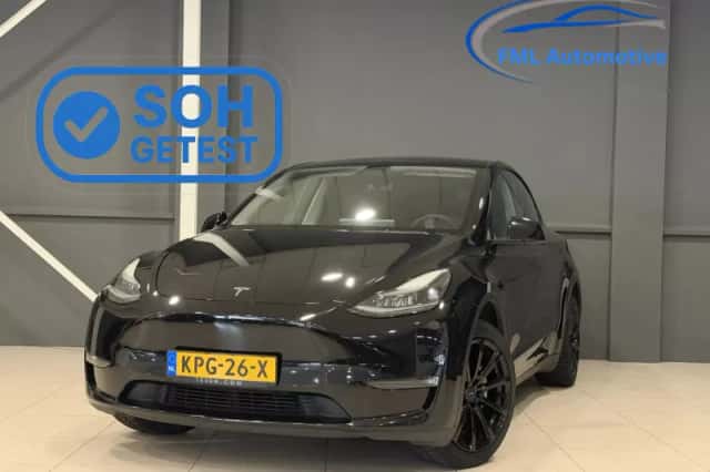 Tesla Model Y (2023) thumbnail 1