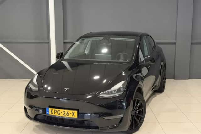 Tesla Model Y (2023) thumbnail 4