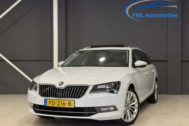 Škoda Superb (2017) thumbnail 1