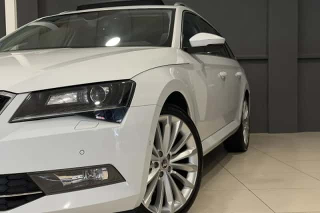 Škoda Superb (2017) thumbnail 2