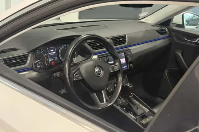 Škoda Superb (2017) thumbnail 3