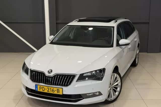 Škoda Superb (2017) thumbnail 6