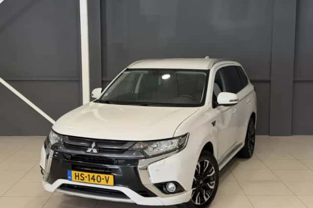 Mitsubishi Outlander (2015) thumbnail 6