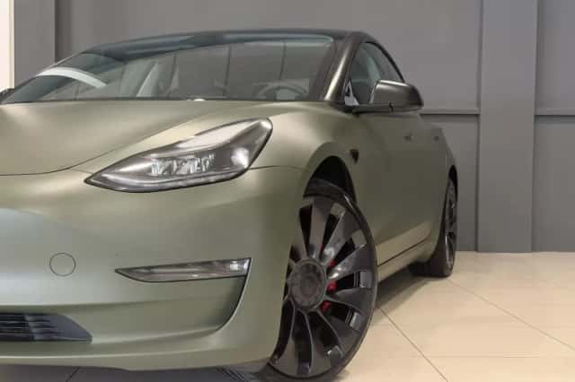 Tesla Model 3 (2023) thumbnail 2