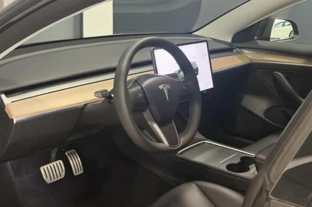Tesla Model 3 (2023) thumbnail 5