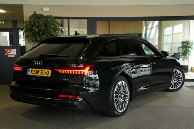Audi A6 (2022) thumbnail 2