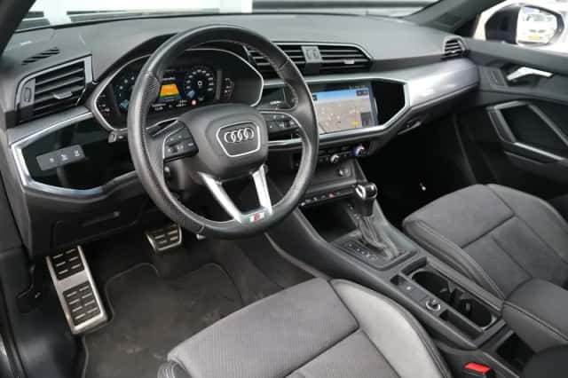 Audi Q3 (2023) thumbnail 3