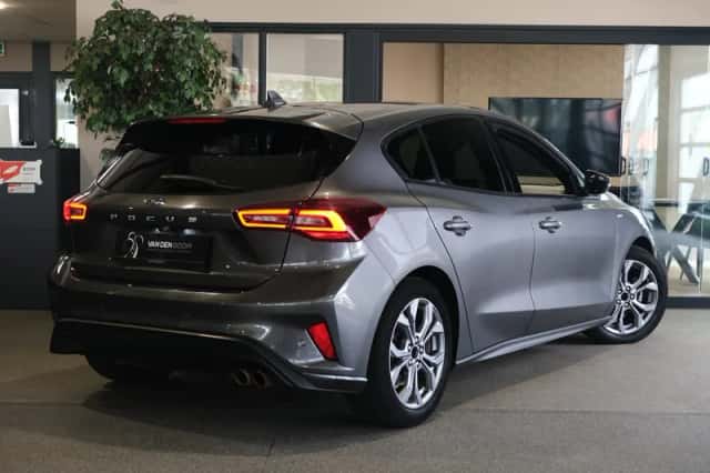 Ford Focus (2024) thumbnail 2