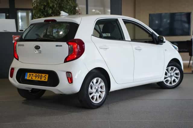 Kia Picanto (2017) thumbnail 2