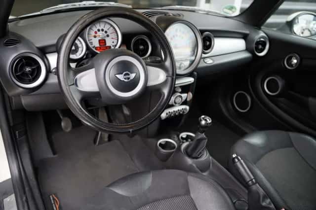 MINI Cabrio (2009) thumbnail 4