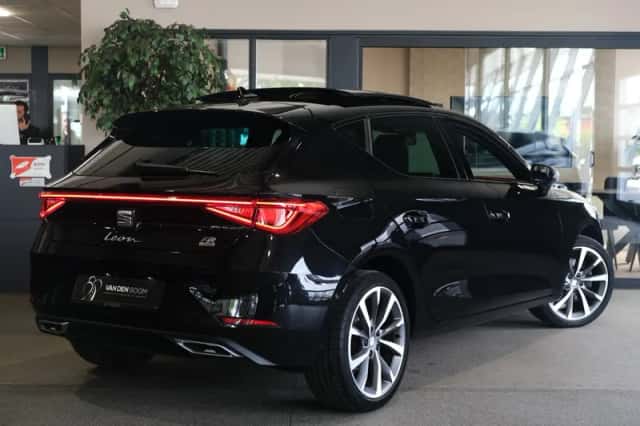 SEAT Leon (2021) thumbnail 2