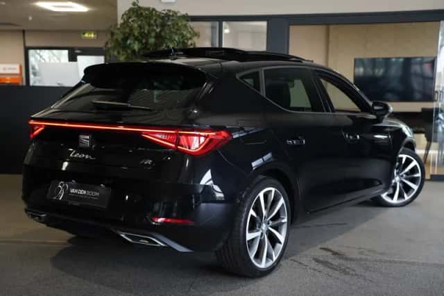 SEAT Leon (2022) thumbnail 2