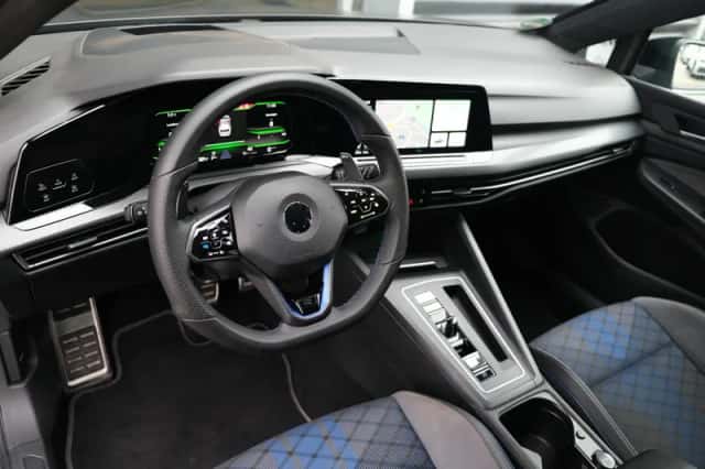 Volkswagen Golf (2021) thumbnail 3