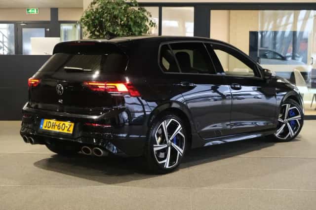 Volkswagen Golf (2021) thumbnail 2