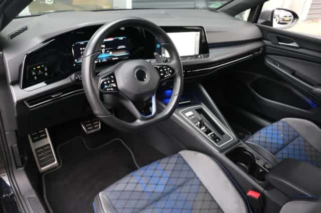 Volkswagen Golf (2021) thumbnail 3