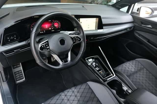 Volkswagen Golf (2023) thumbnail 3
