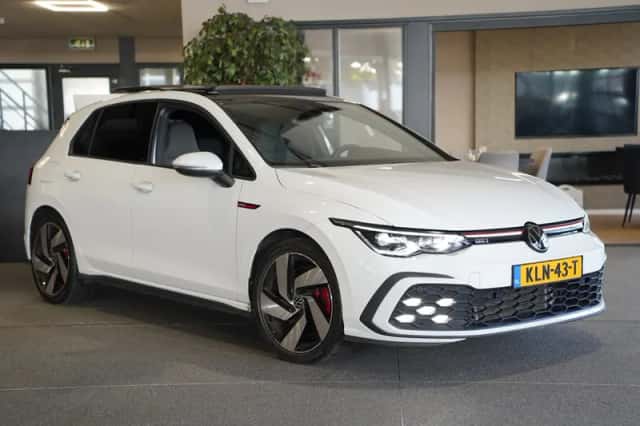 Volkswagen Golf (2024) thumbnail 5