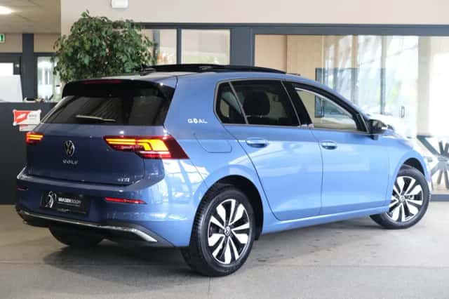 Volkswagen Golf (2025) thumbnail 2