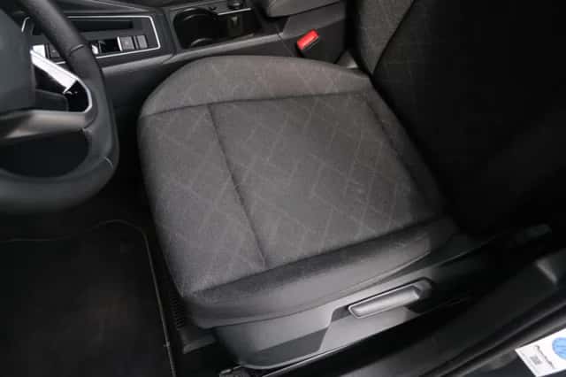 Volkswagen Golf (2022) thumbnail 5