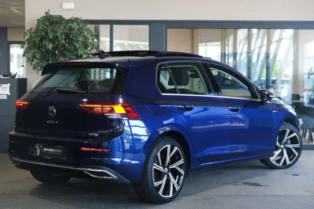 Volkswagen Golf (2021) thumbnail 2