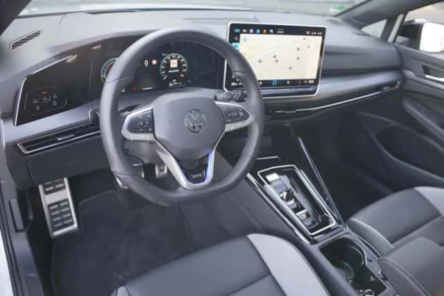 Volkswagen Golf (2025) thumbnail 3