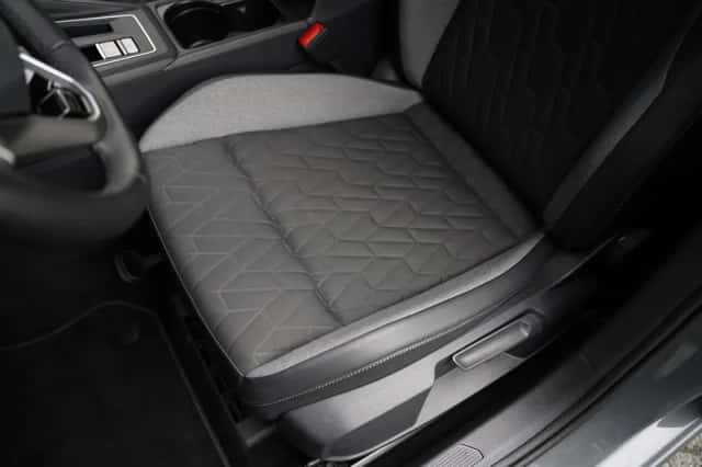 Volkswagen Golf (2025) thumbnail 5