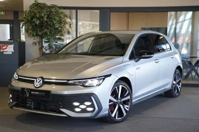 Volkswagen Golf (2025) thumbnail 1