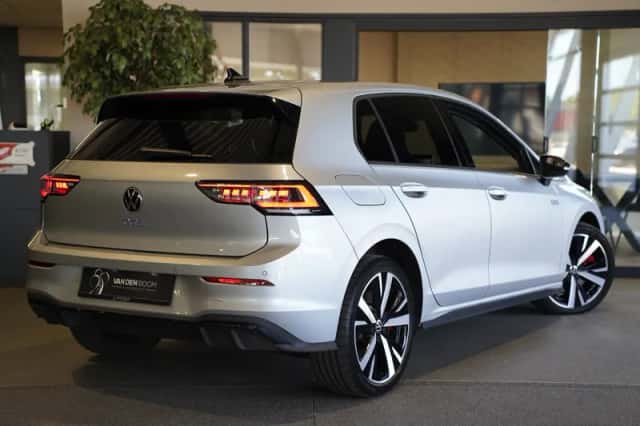 Volkswagen Golf (2025) thumbnail 2