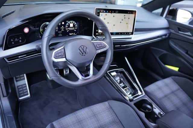 Volkswagen Golf (2025) thumbnail 3