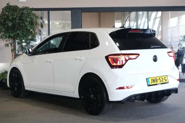 Volkswagen Polo (2022) thumbnail 2