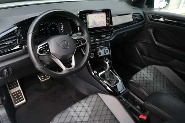 Volkswagen T-Roc (2022) thumbnail 3
