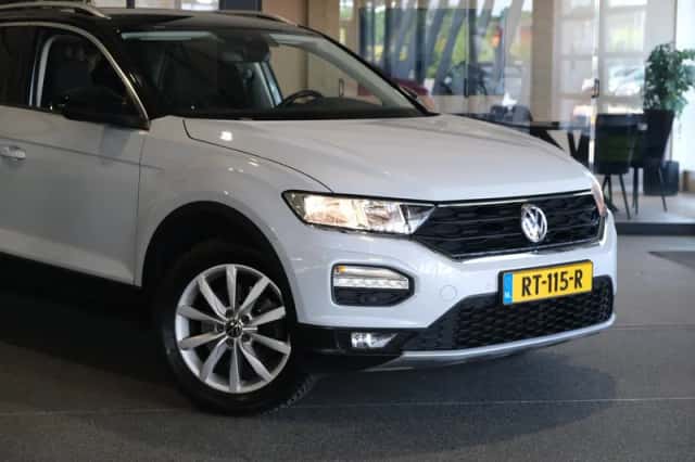 Volkswagen T-Roc (2018) thumbnail 5