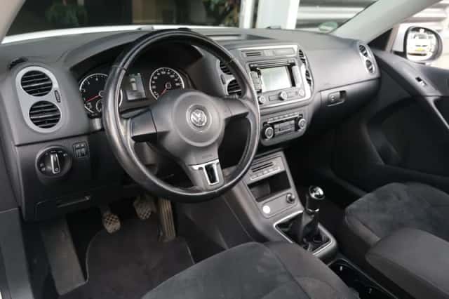 Volkswagen Tiguan (2012) thumbnail 3