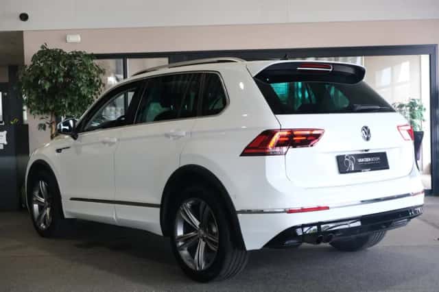 Volkswagen Tiguan (2017) thumbnail 2