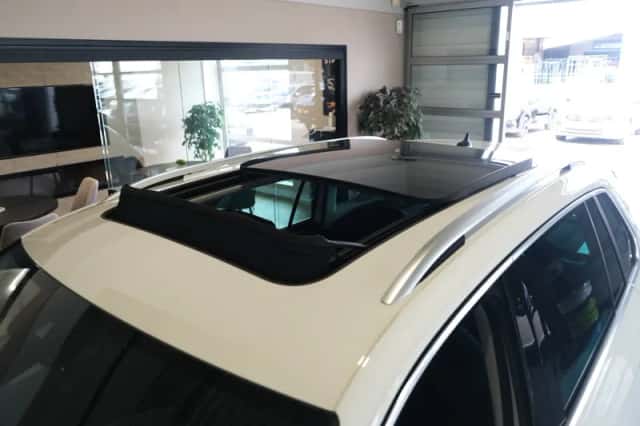 Volkswagen Tiguan (2017) thumbnail 3