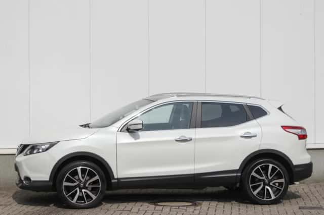 Nissan Qashqai (2015) thumbnail 2