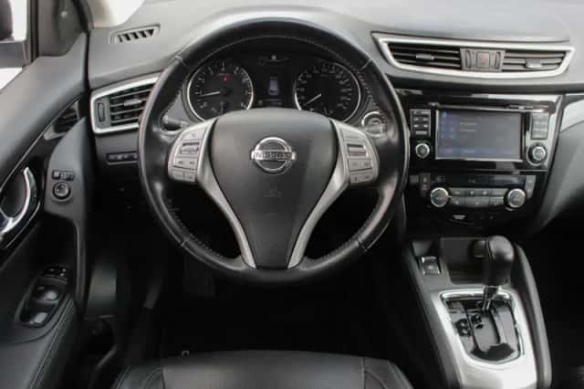 Nissan Qashqai (2015) thumbnail 4