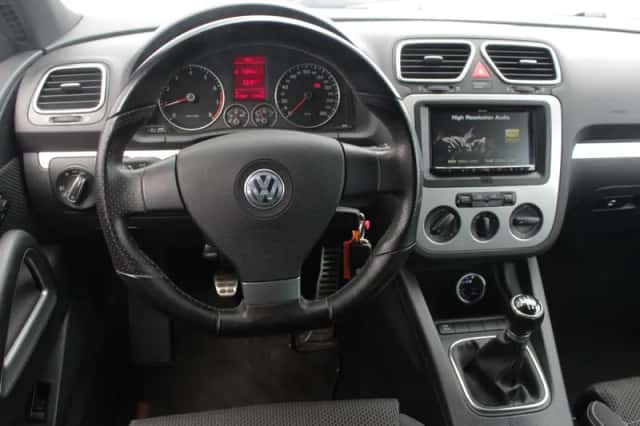 Volkswagen Scirocco (2009) thumbnail 4