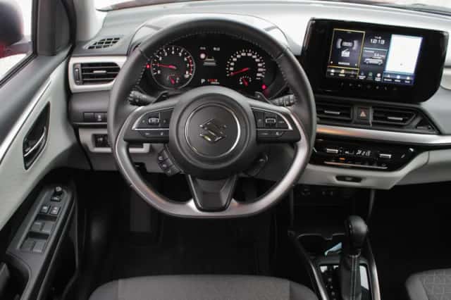Suzuki Swift (2024) thumbnail 4