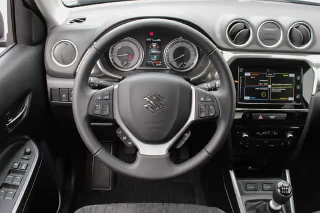 Suzuki Vitara (2022) thumbnail 4