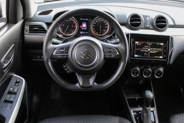 Suzuki Swift (2018) thumbnail 4