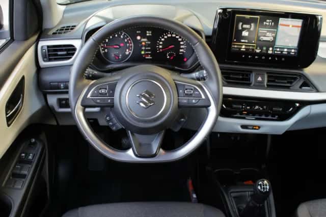 Suzuki Swift (2025) thumbnail 4