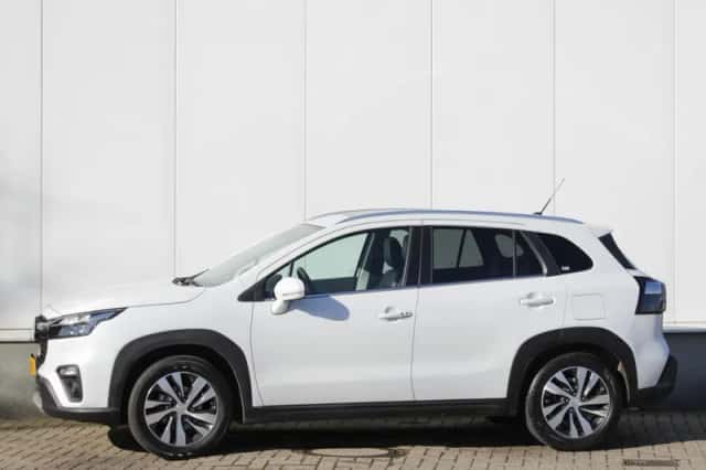 Suzuki S-Cross (2025) thumbnail 3