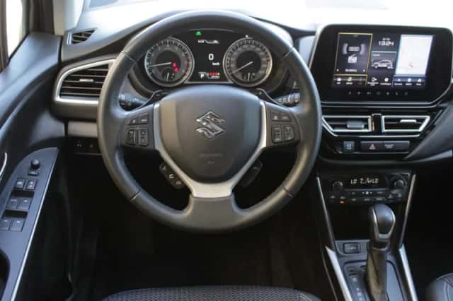 Suzuki S-Cross (2025) thumbnail 5