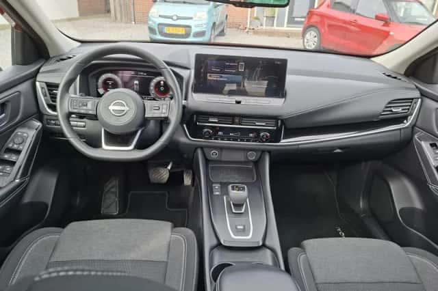 Nissan Qashqai (2024) thumbnail 3