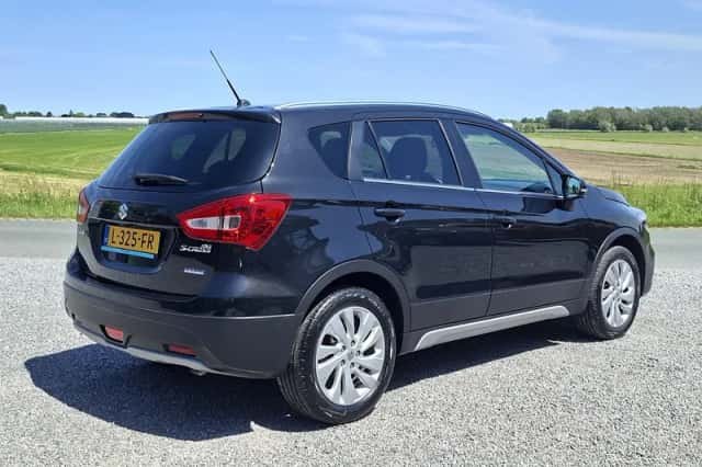 Suzuki S-Cross (2021) thumbnail 3