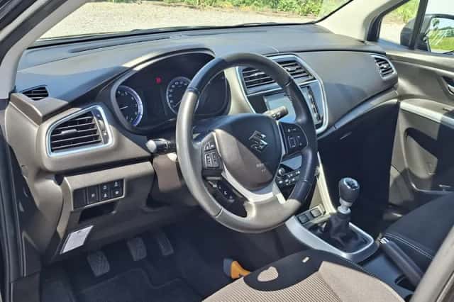 Suzuki S-Cross (2021) thumbnail 5