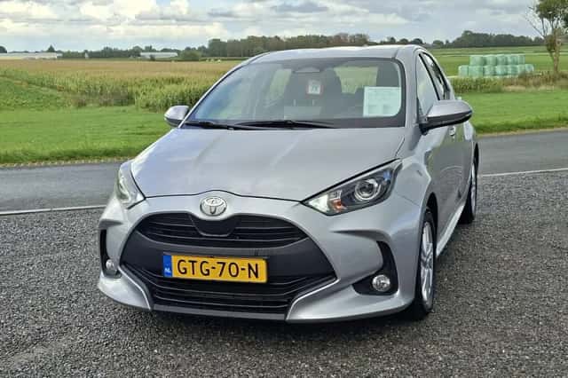 Toyota Yaris (2024) thumbnail 2