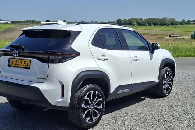 Toyota Yaris Cross (2024) thumbnail 3
