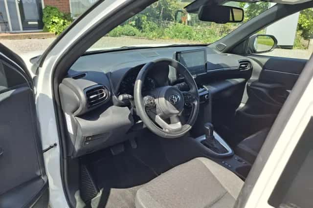 Toyota Yaris Cross (2024) thumbnail 5